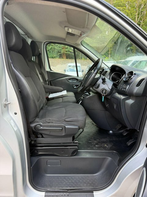 Vauxhall Vivaro Mpv Silver #27