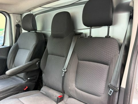 Vauxhall Vivaro Mpv Silver #39