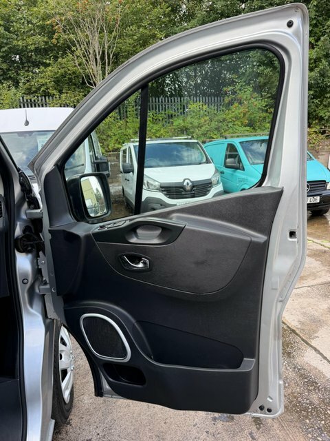 Vauxhall Vivaro Mpv Silver #37