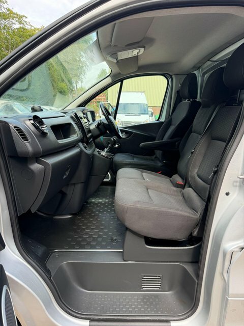 Vauxhall Vivaro Mpv Silver #33