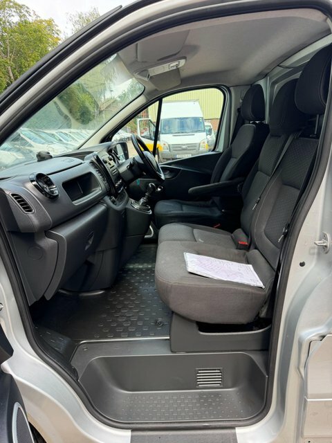 Vauxhall Vivaro Mpv Silver #34