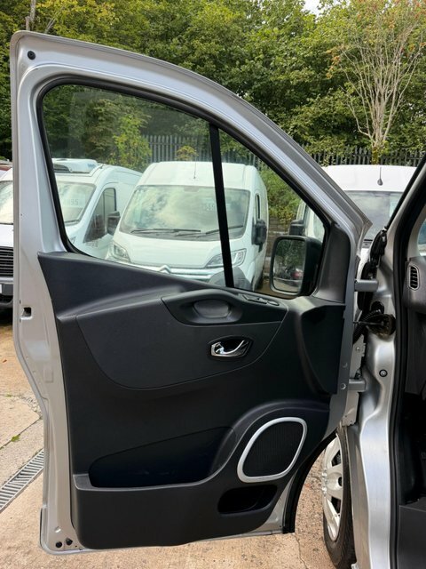 Vauxhall Vivaro Mpv Silver #38