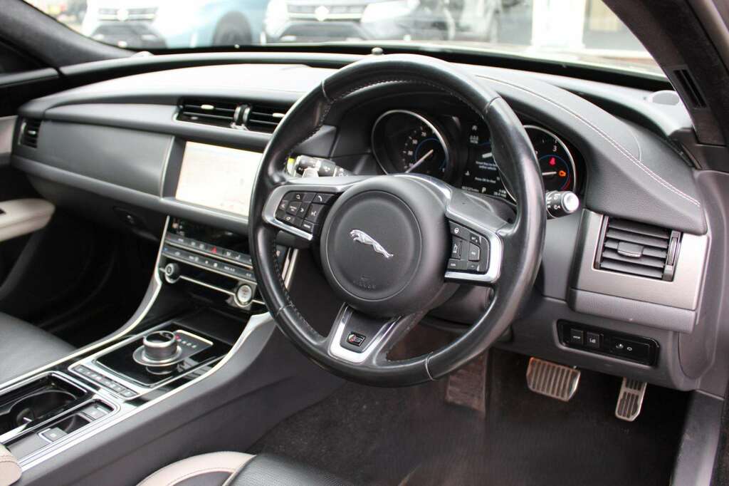 Jaguar XF 2.0D Prestige Grey #16