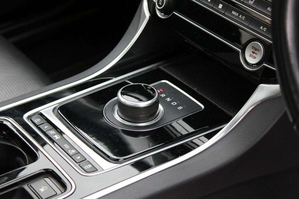 Jaguar XF 2.0D Prestige Grey #17