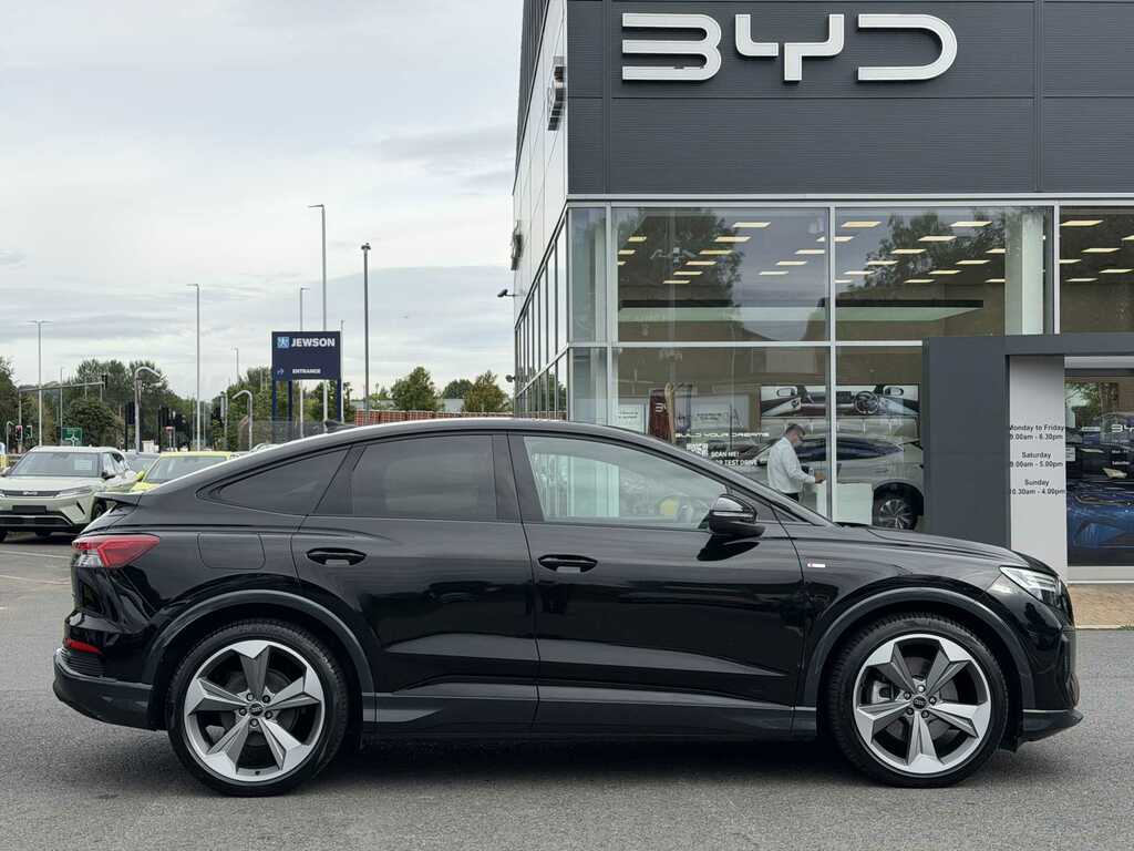 Audi Q4 E Tron 210Kw 45 Quattro 82Kwh Black Edition Black #4