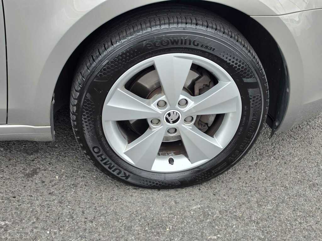 Skoda Octavia 1.6 Tdi Se Blue #5