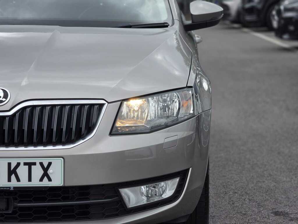 Skoda Octavia 1.6 Tdi Se Blue #10