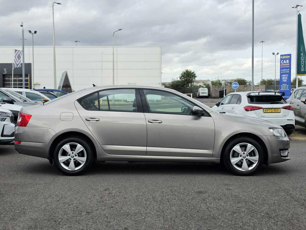 Skoda Octavia 1.6 Tdi Se Blue #4