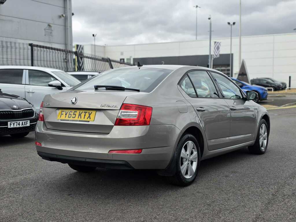 Skoda Octavia 1.6 Tdi Se Blue #8