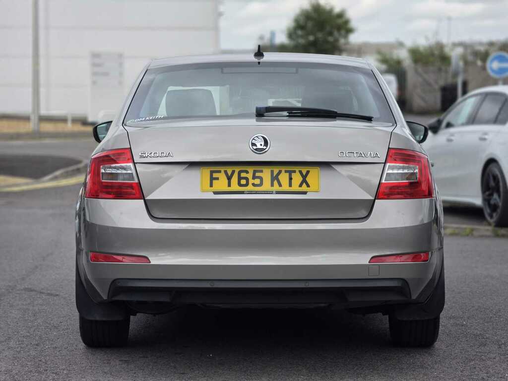 Skoda Octavia 1.6 Tdi Se Blue #7
