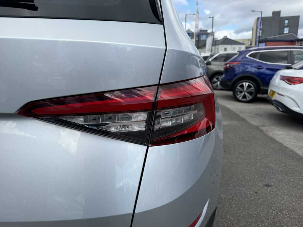 Skoda Kodiaq Automatic White #25