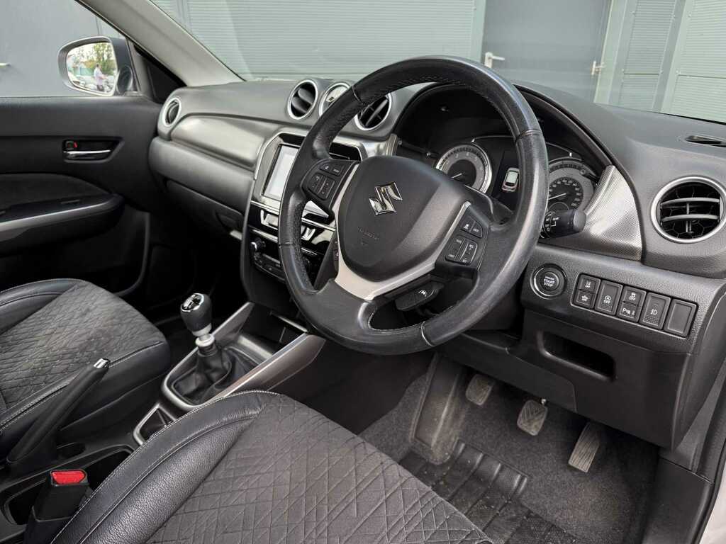 Suzuki Vitara 1.4 Boosterjet 48V Hybrid Sz5 Silver #2