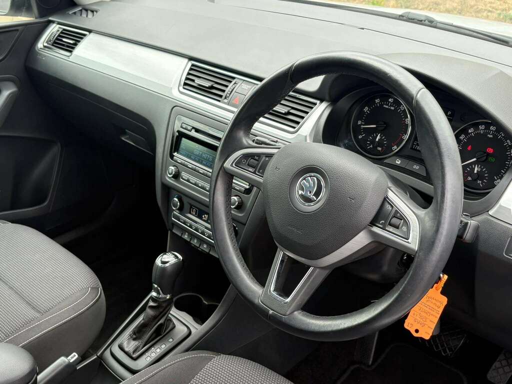 Skoda Rapid Spaceback 1.4 Tsi Elegance Dsg White #4