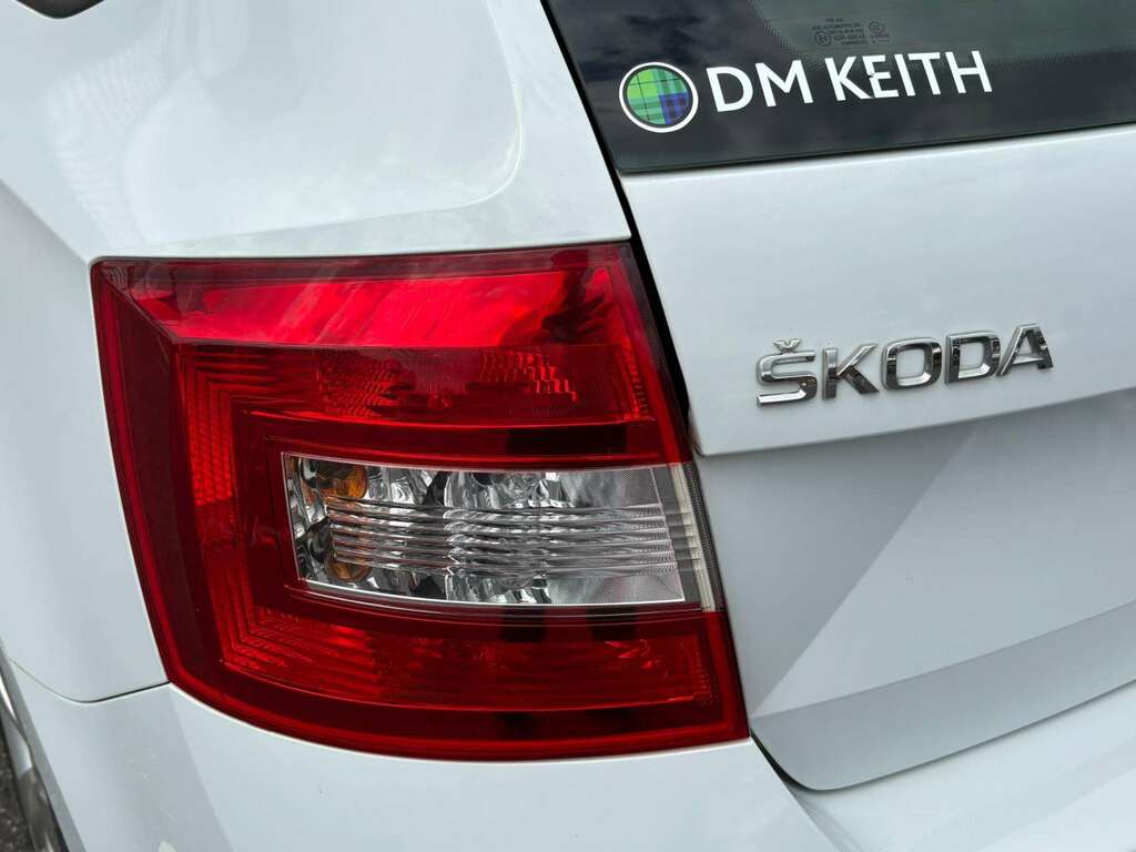 Skoda Rapid Spaceback 1.6 Spaceback Se Tdi Cr White Low Ta White #34