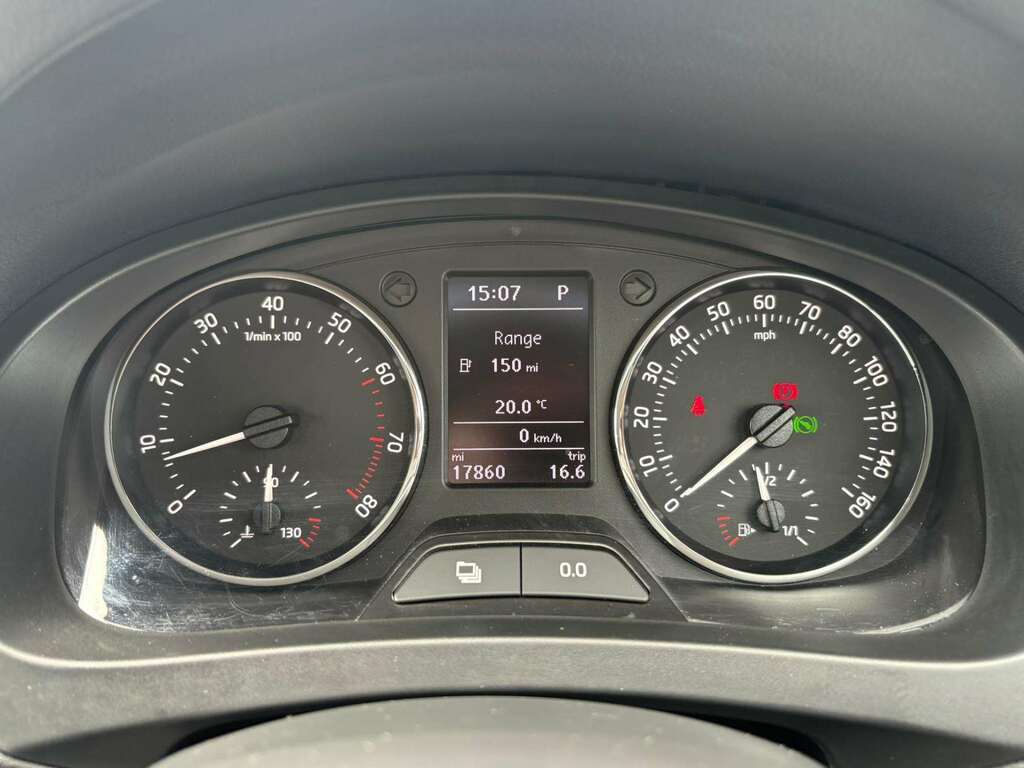 Skoda Rapid Spaceback 1.6 Spaceback Se Tdi Cr White Low Ta White #12