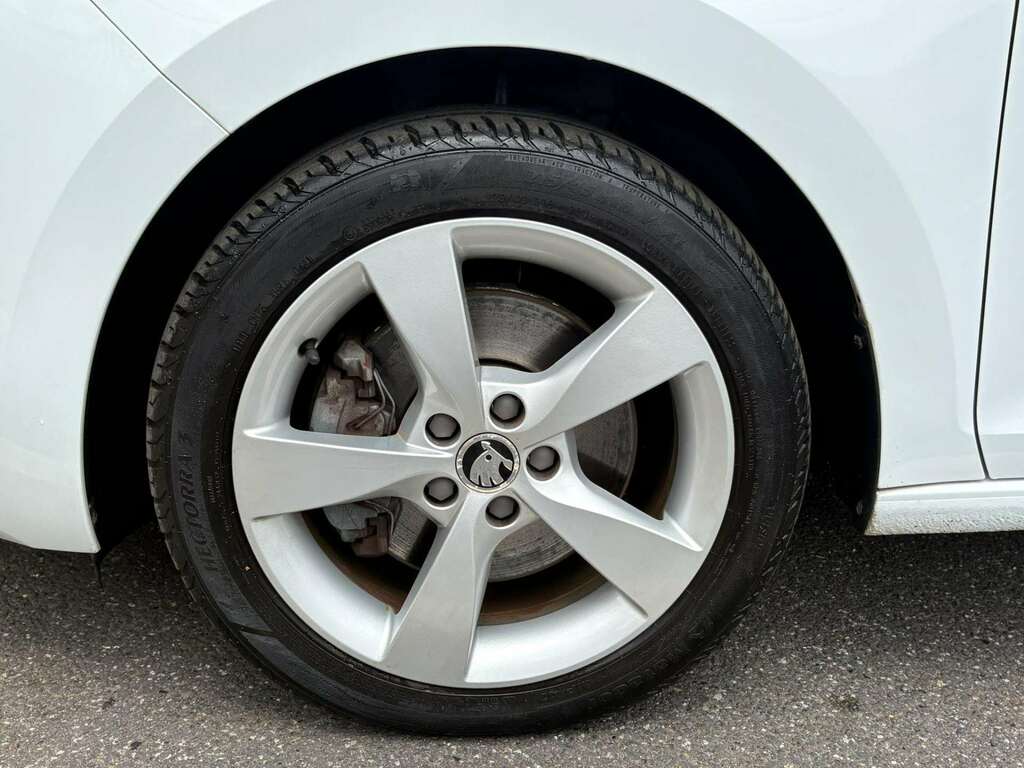 Skoda Rapid Spaceback 1.4 Tsi Elegance Dsg White #6