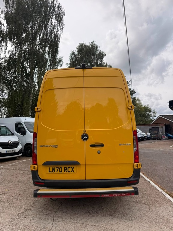 Mercedes-Benz Sprinter 3.5T Progressive Dropside 7G-tronic White #8
