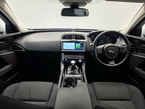 Jaguar XE 2.0 Xe Se VO17UBN Silver #5