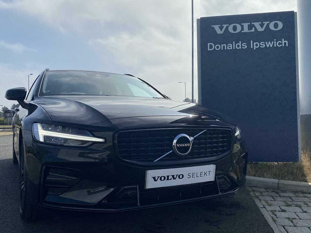 Volvo V60 D4 Momentum Red