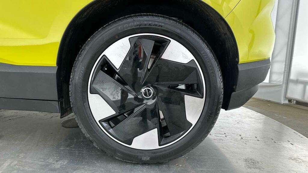 Volvo EX30 Ultra Black #15