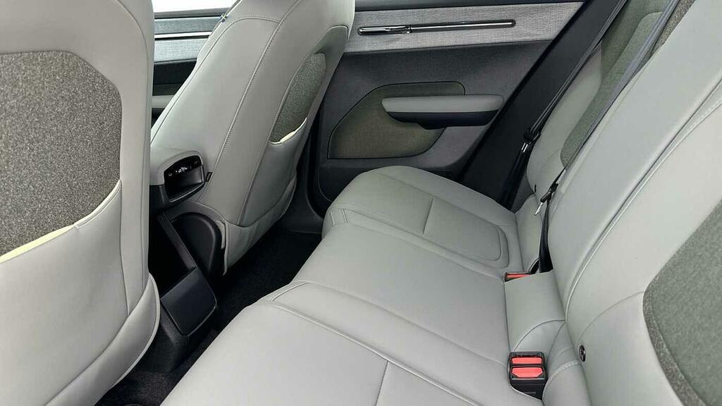 Volvo EX30 Ultra Black #12