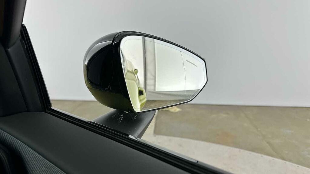 Volvo EX30 Ultra Black #17