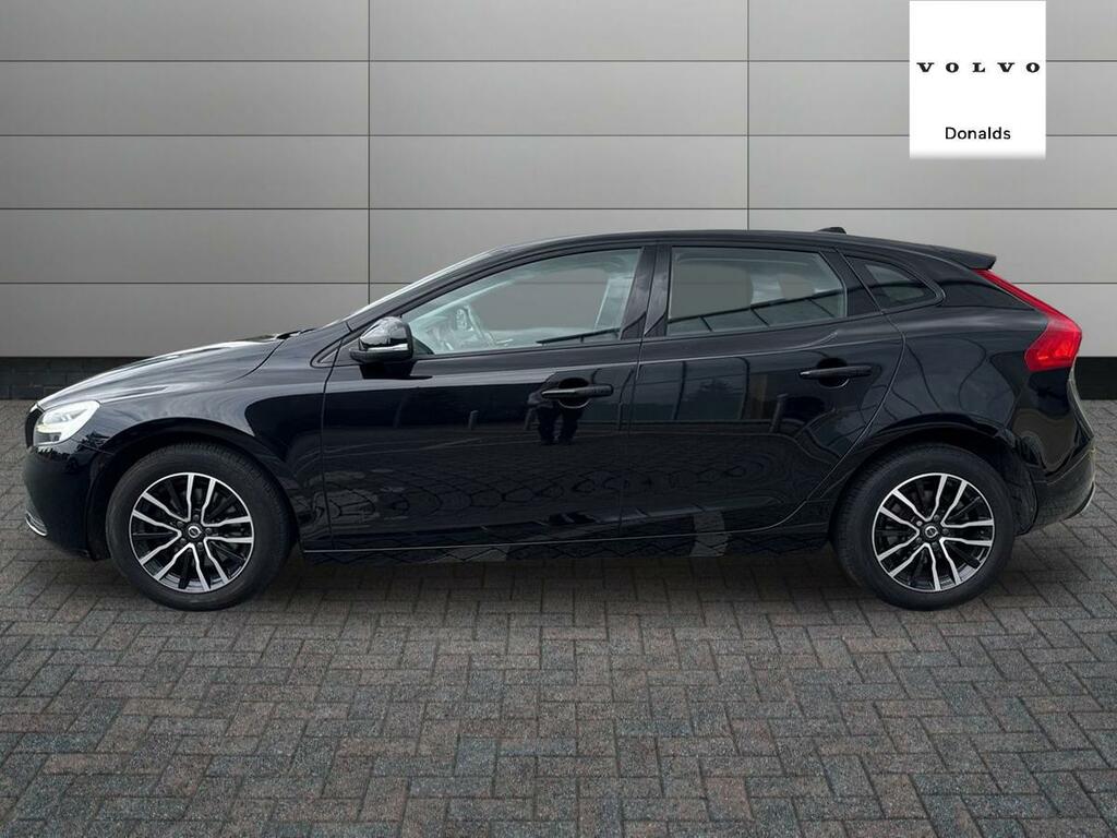 Volvo V40 T2 Momentum Black #6