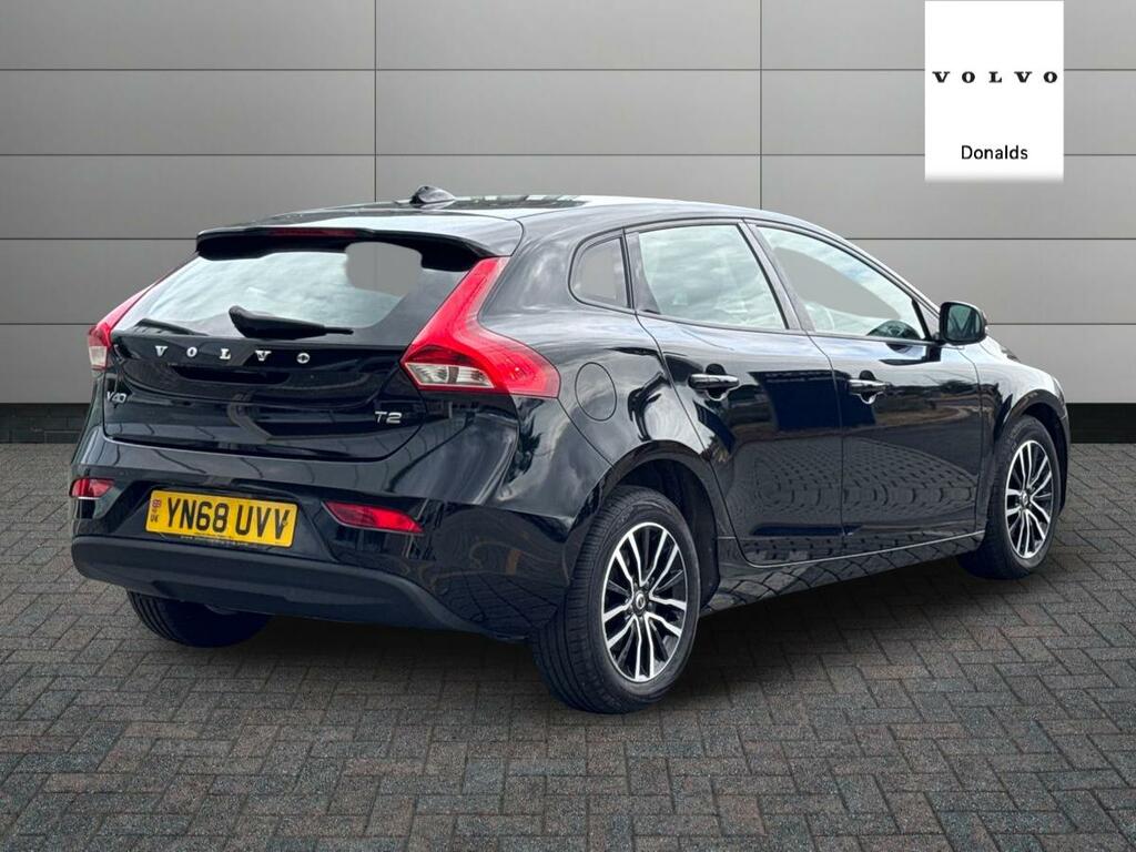 Volvo V40 T2 Momentum Black #3