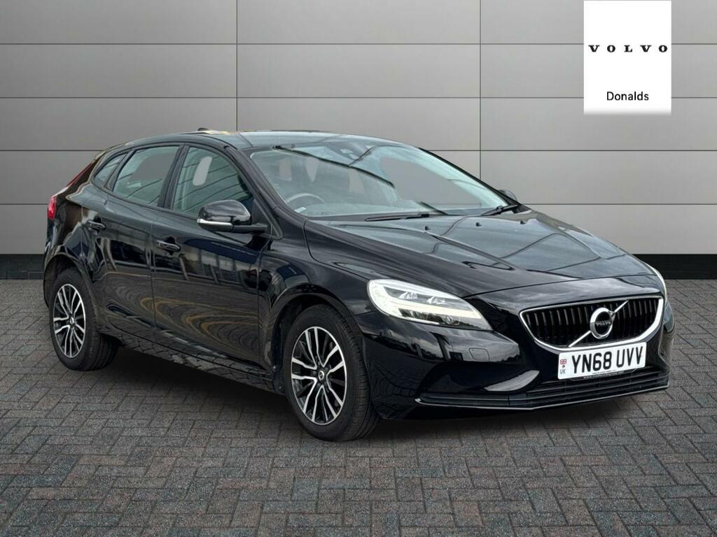 Volvo V40 T2 Momentum Black