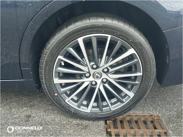 Lexus ES Saloon Black #18