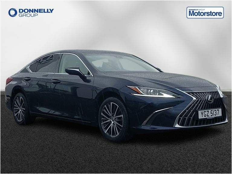 Lexus ES Saloon Black #1