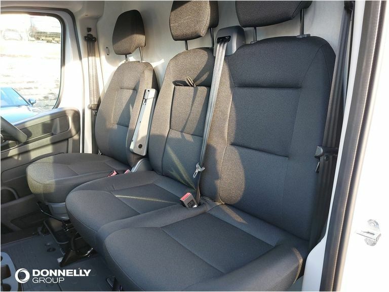 Vauxhall Movano 2L Prime White #5