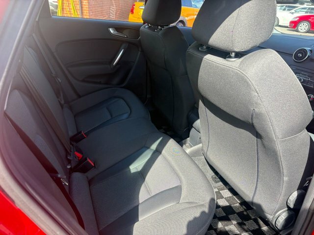 Audi A1 1.6 Tdi Se Black #35