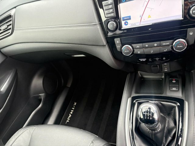 Nissan X-Trail Tekna Black #38