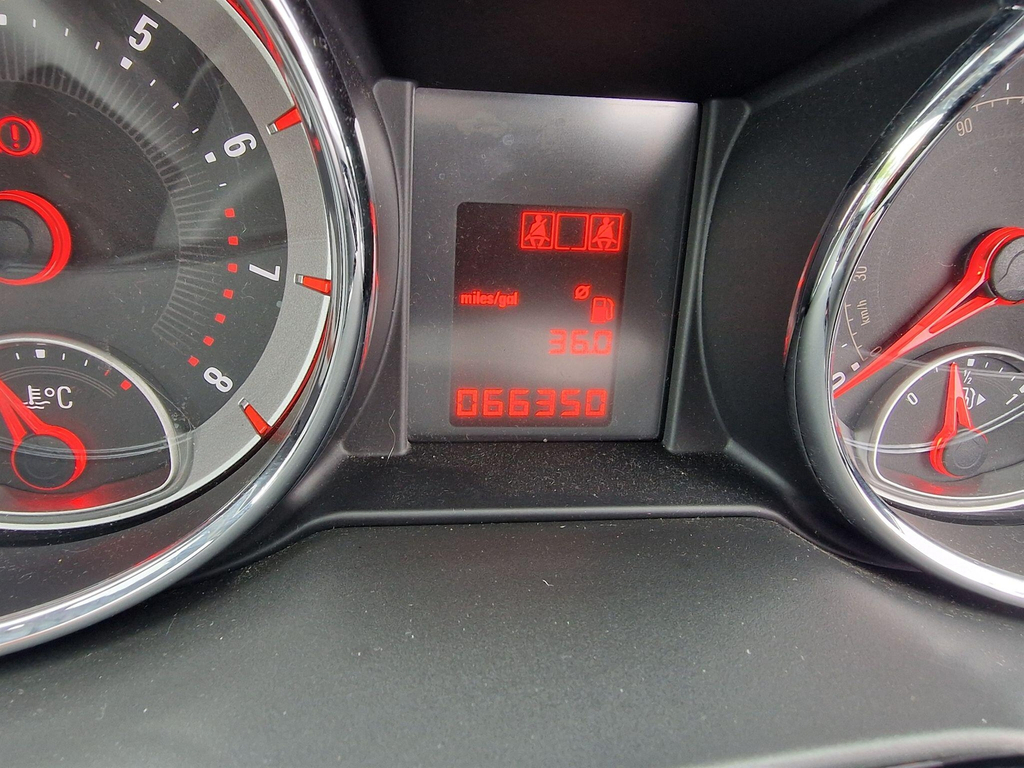 Vauxhall Adam 1.4 16V Glam Euro 5 Red #3