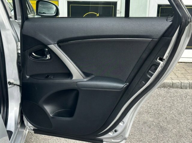 Toyota Avensis 2.0 D4d Active Silver #44