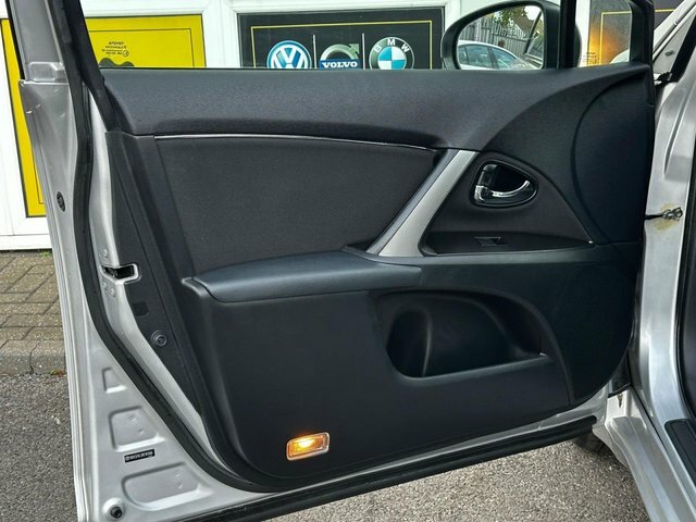 Toyota Avensis 2.0 D4d Active Silver #51