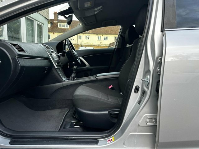 Toyota Avensis 2.0 D4d Active Silver #15