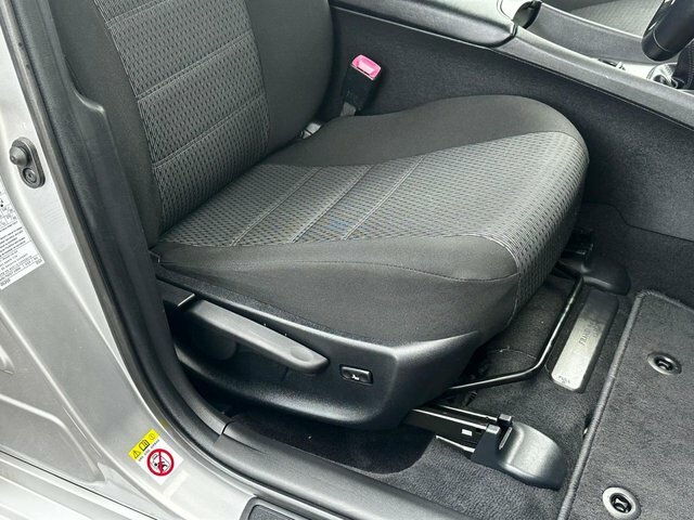 Toyota Avensis 2.0 D4d Active Silver #11