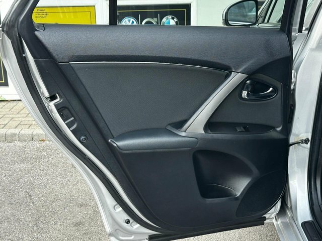 Toyota Avensis 2.0 D4d Active Silver #50