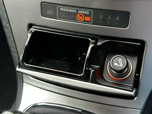 Toyota Avensis 2.0 D4d Active Silver #33
