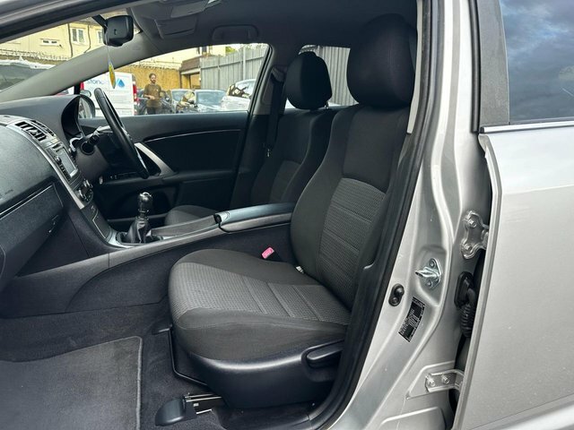Toyota Avensis 2.0 D4d Active Silver #13