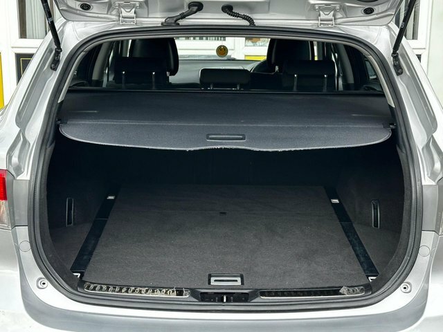 Toyota Avensis 2.0 D4d Active Silver #58