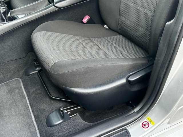Toyota Avensis 2.0 D4d Active Silver #14
