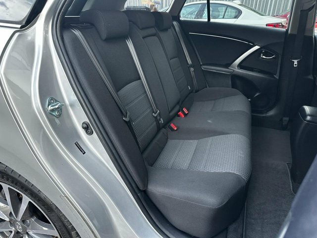 Toyota Avensis 2.0 D4d Active Silver #39
