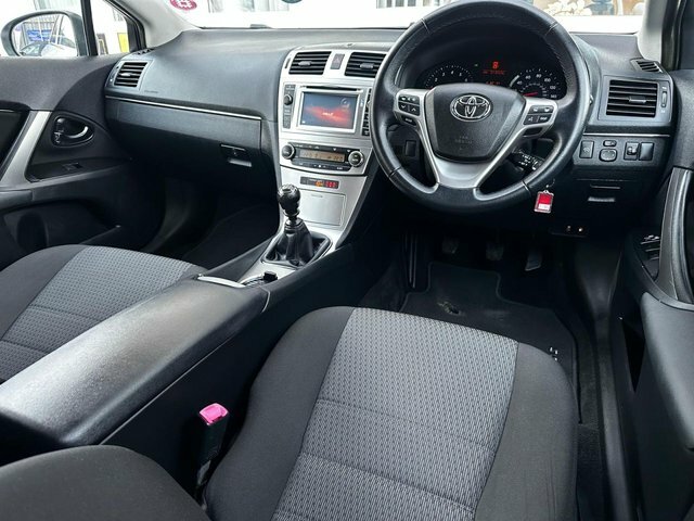 Toyota Avensis 1.8 V-matic Icon Tourer Euro 5 Silver #5