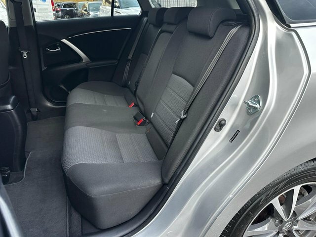 Toyota Avensis 2.0 D4d Active Silver #41