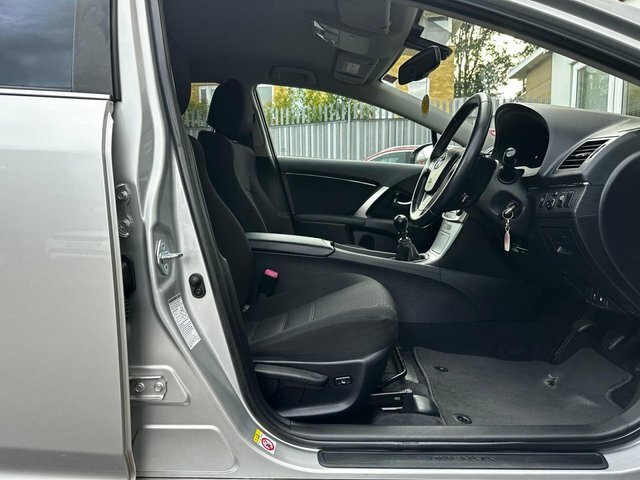 Toyota Avensis 2.0 D4d Active Silver #10