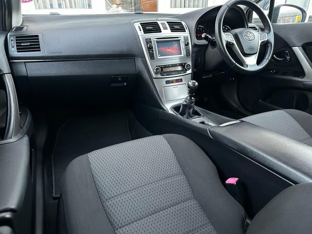 Toyota Avensis 2.0 D4d Active Silver #7