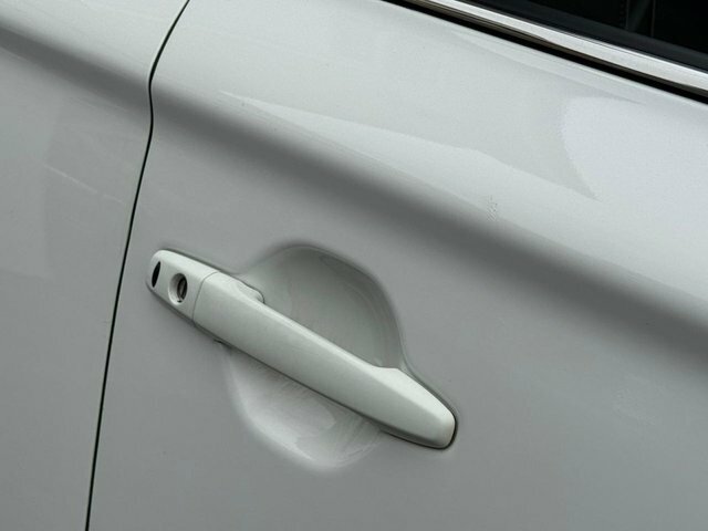 Mitsubishi Outlander Diesel White #12